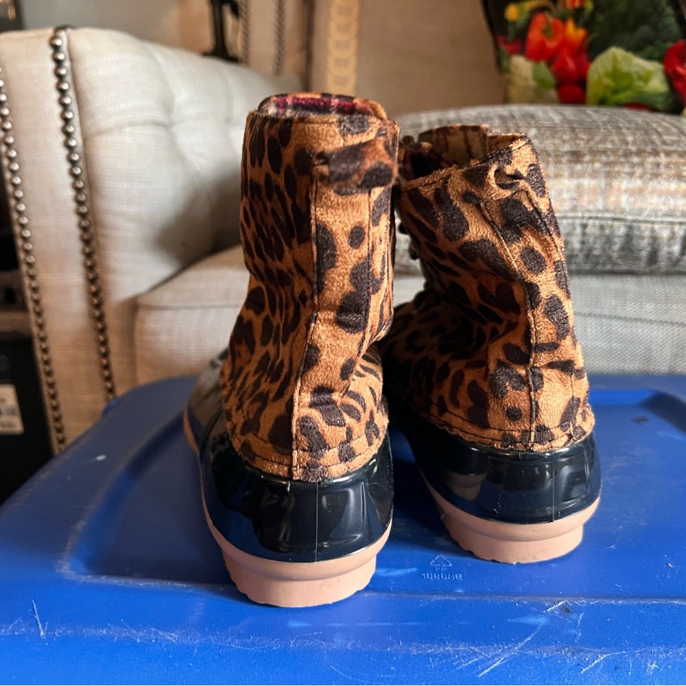 Leopard Print Women's Lace-Up Boots - Picture 4 of 6